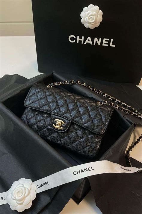 chanel wallet on chain lambskin vs caviar